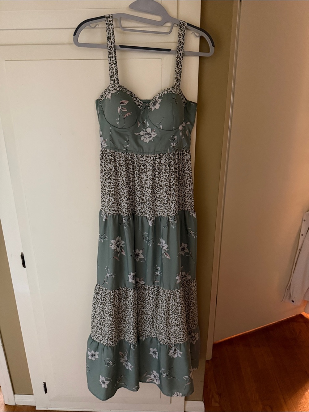 Summer Sleeveless Floral Tiered Maxi Dress in Sage Green